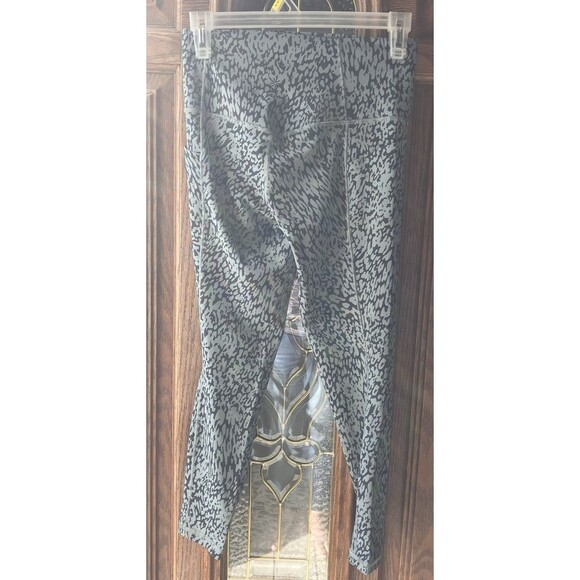 Athleta Salutation Stash Pocket II Printed Tight Legging 7/8 Women’s Sz S Petite - Picture 10 of 10